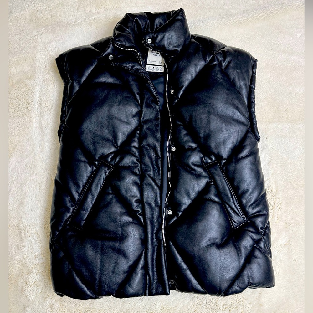 ABERCROMBIE & FITCH Faux Leather Puffer Vest. Small. Black. NWOT
